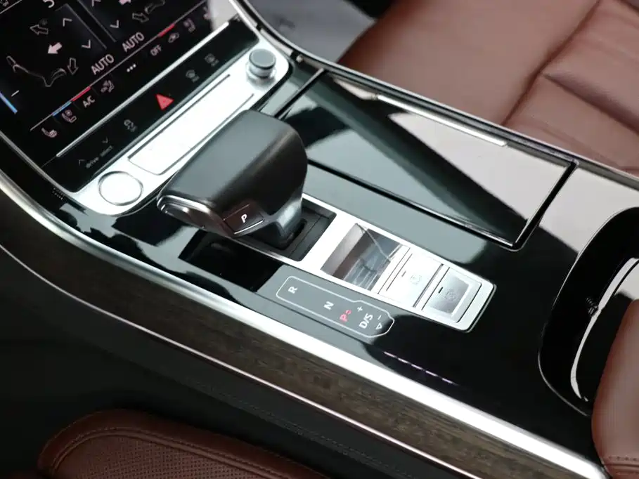 Photo 14 - Audi A8