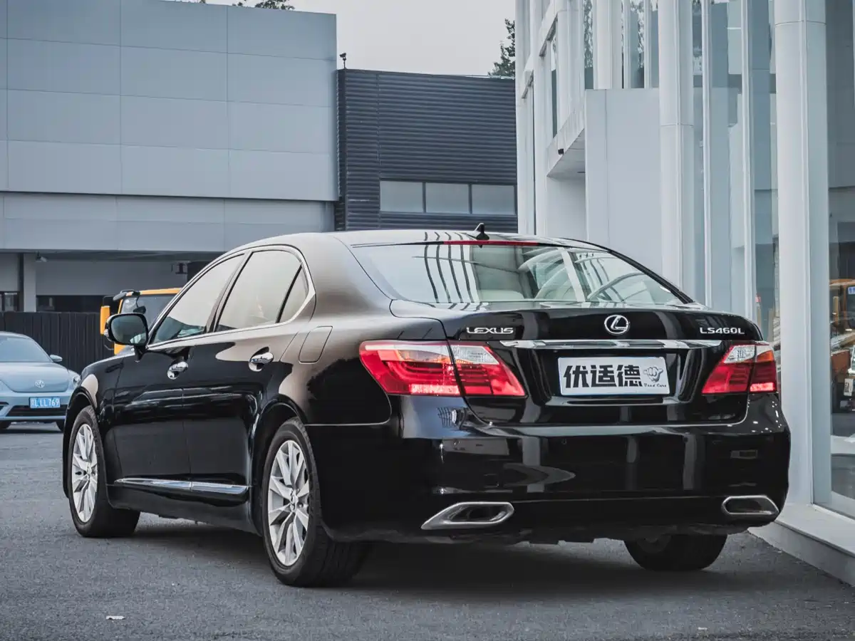 Фото 3 - Lexus LS