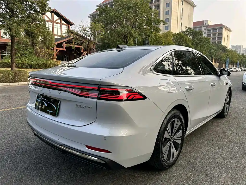 Geely Galaxy Galaxy A7 2025 EM-i 150km Long Voyage Edition фото 4