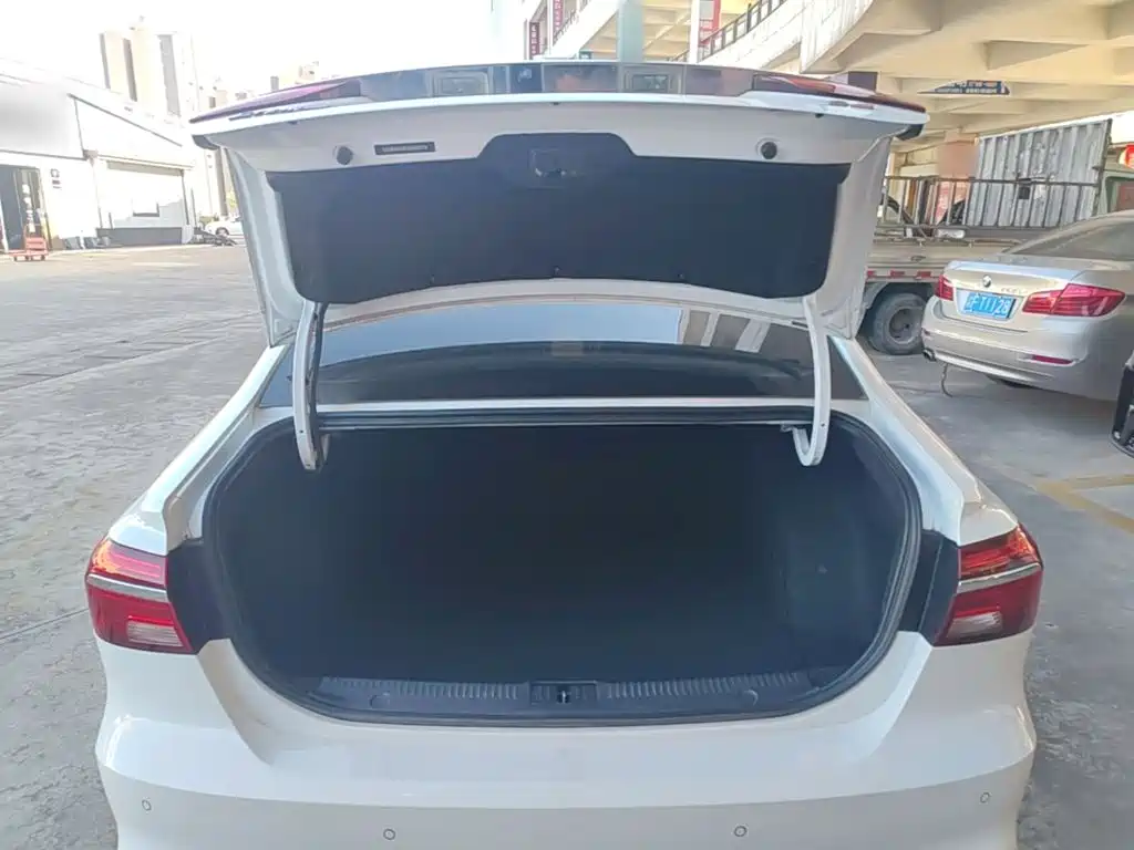 Roewe i6 2018 2018 20T Automatic Internet ZhiXiang Edition