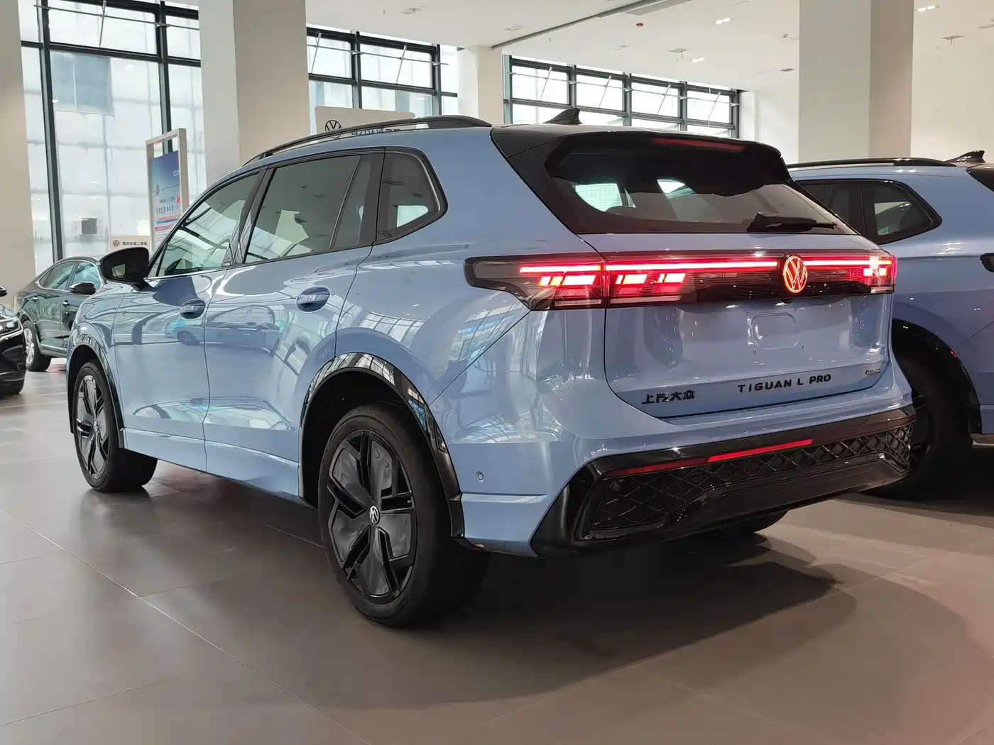 Volkswagen Tiguan L 2024 PRO 380TSI AWD R-Line Intelligent Leader Edition фото 5