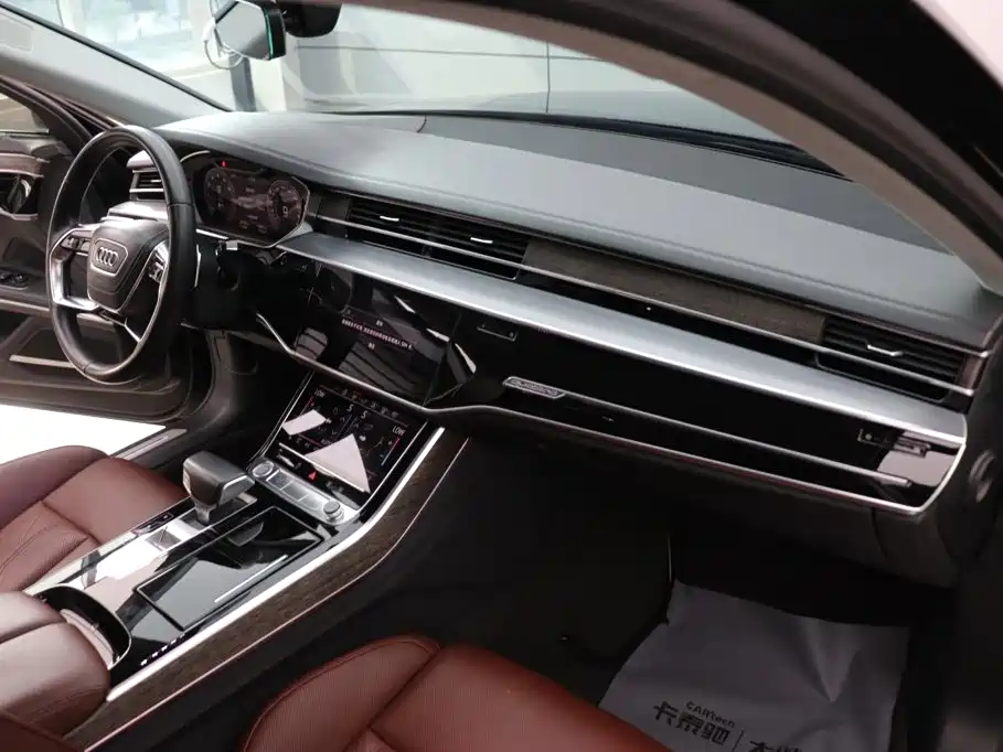 Photo 22 - Audi A8