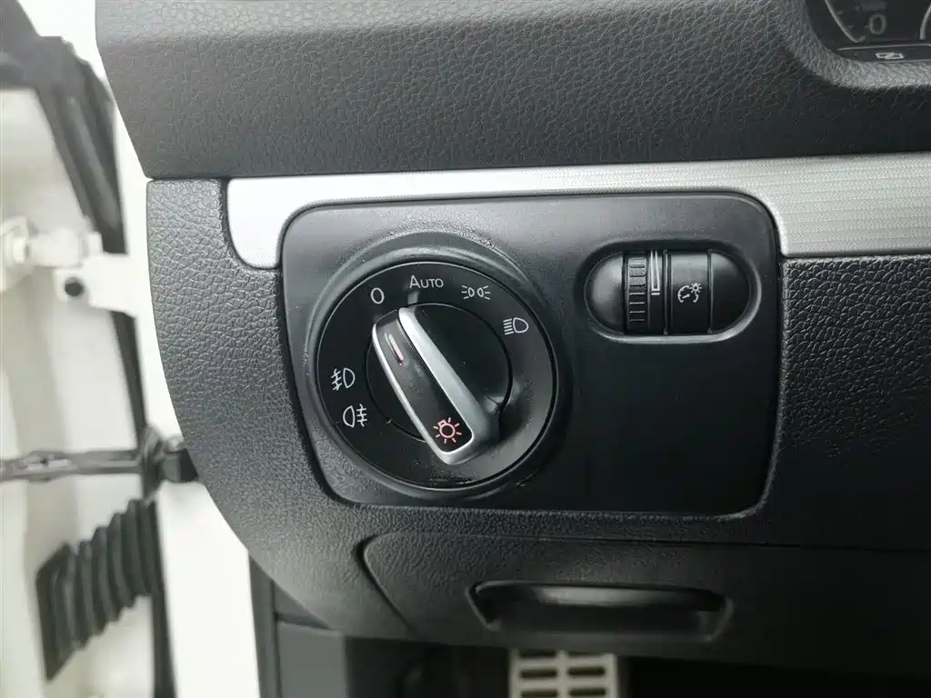 Volkswagen Scirocco 2011 2.0TSI R-Line фото 21