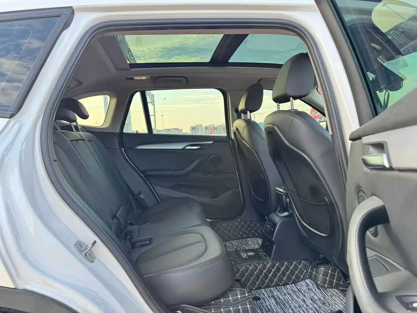 BMW X1 2016 sDrive18Li Premium Model фото 9