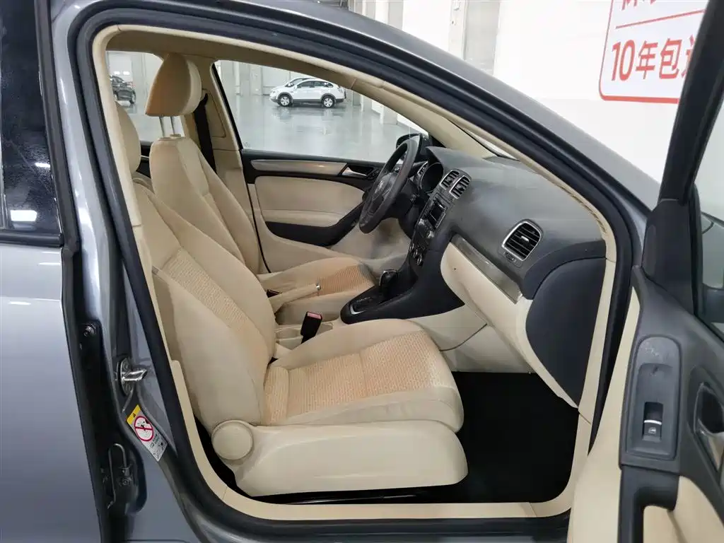 Volkswagen Golf 2011 Model 1.6 Automatic Fashion фото 23