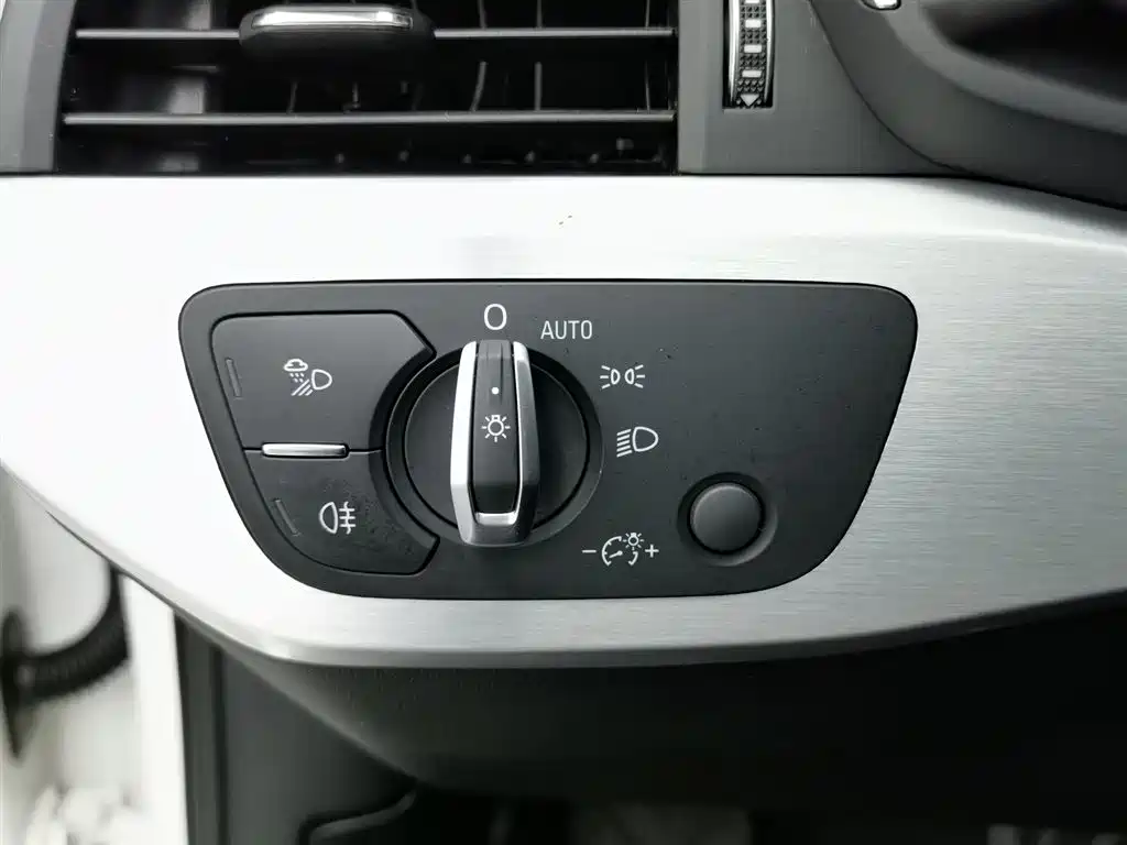 Audi A4L 2020 40 TFSI Fashion Dynamic Edition фото 21