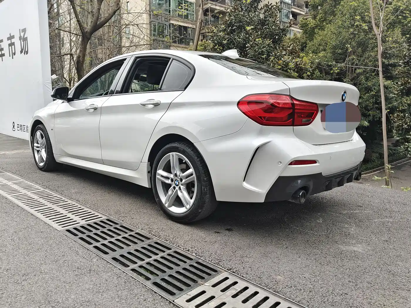 BMW 1 Series 2022 120i M Sport Shadow Edition фото 4