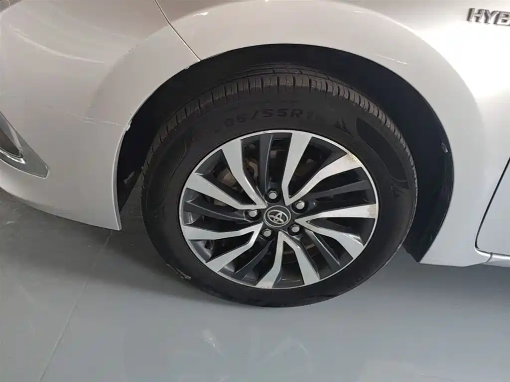 Toyota Corolla 2017 Facelift Hybrid 1.8L E-CVT Leading Edition фото 23