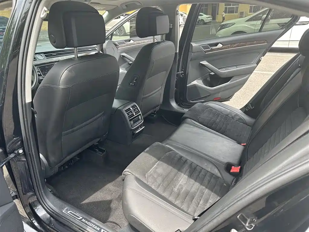 Volkswagen Magotan 2018 380TSI DSG Luxury фото 3
