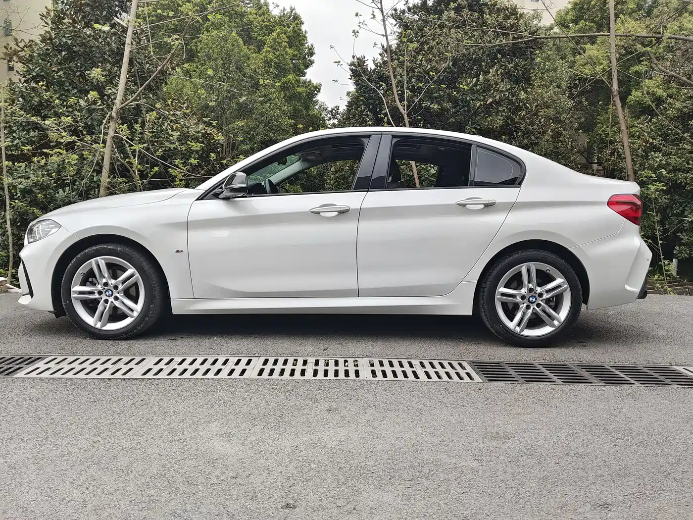 BMW 1 Series 2022 120i M Sport Shadow Edition фото 20