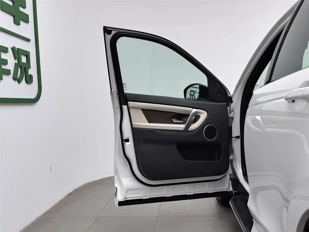 Land Rover Discovery Sport 2022 Model 249PS R-Dynamic S Performance Edition 5-Seater фото 8