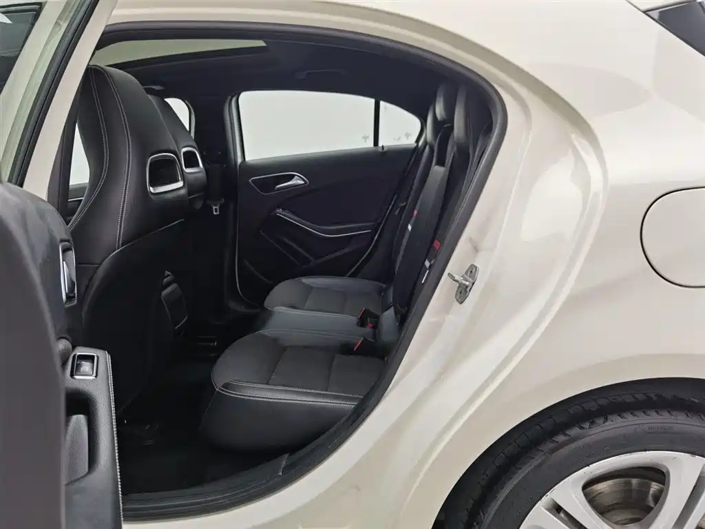 Mercedes-Benz A-Class (Import) 2015 A 180 фото 15