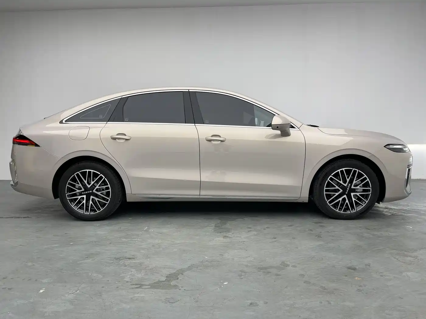 Roewe M7 DMH 2025 2025 1.5T 115km Mid-range