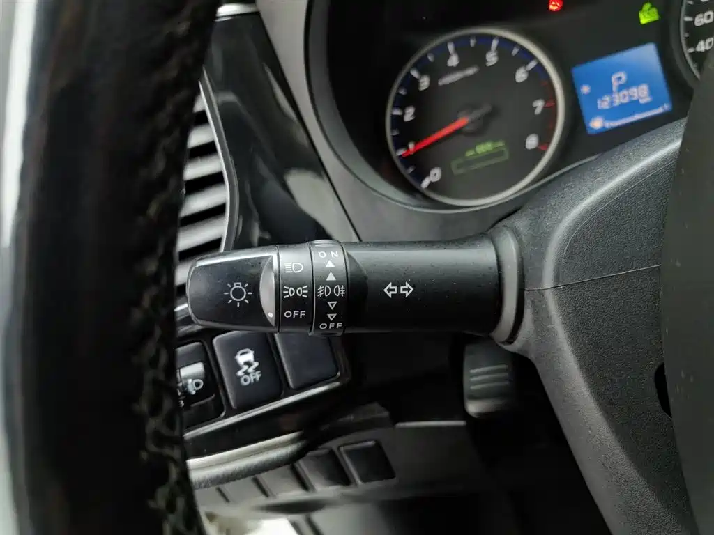 Mitsubishi Outlander 2018 2.0L 2WD Glory Edition 5-seater фото 21