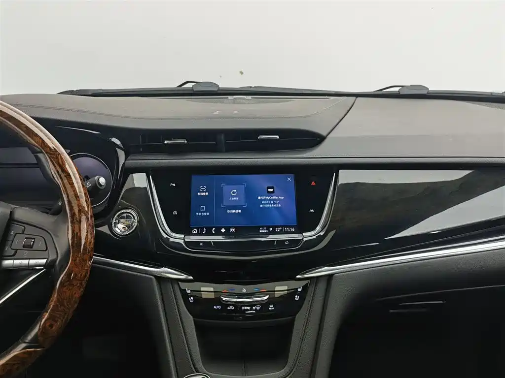 CADILLAC XT6