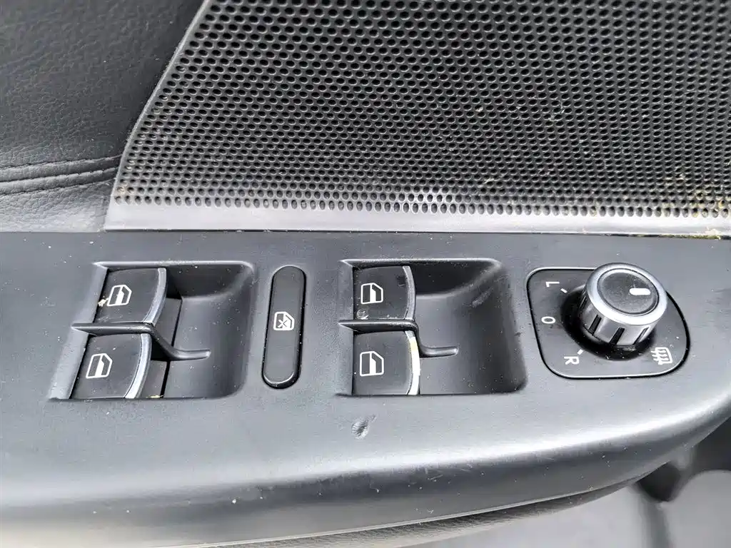 Volkswagen Sagitar 2011 1.4TSI Automatic Technology фото 9