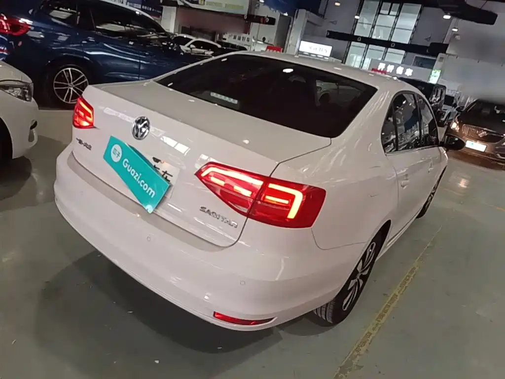Volkswagen Sagitar 2017 1.6L Automatic Comfort фото 7