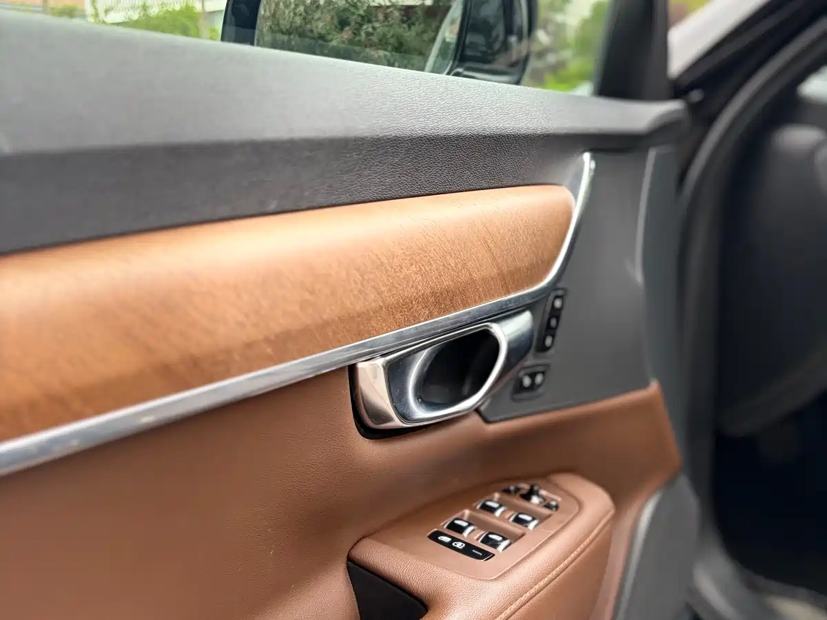 Фото 11 - Volvo S90