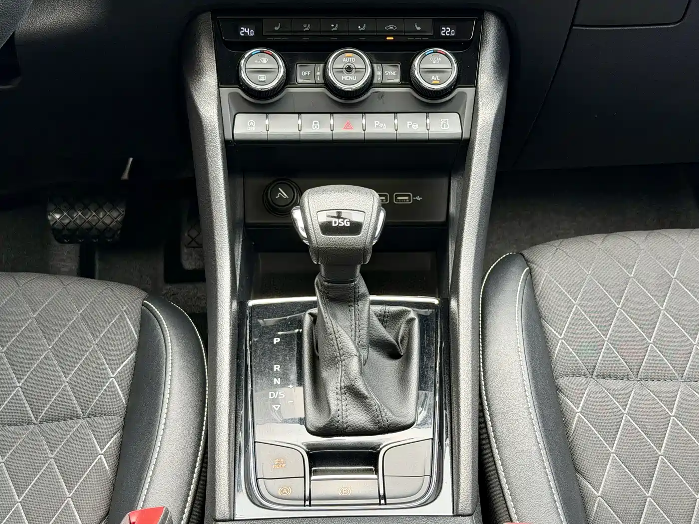 Škoda Karoq 2019 TSI280 Smart Drive Luxury Edition China VI фото 6