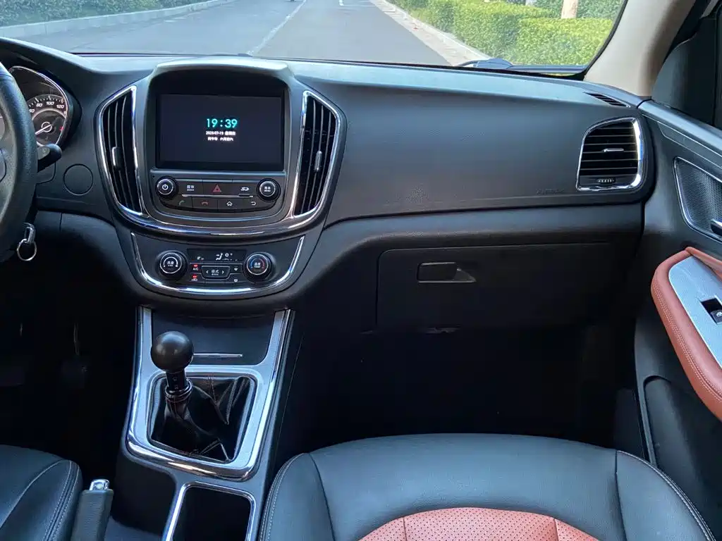 Фото 9 - Baojun 560