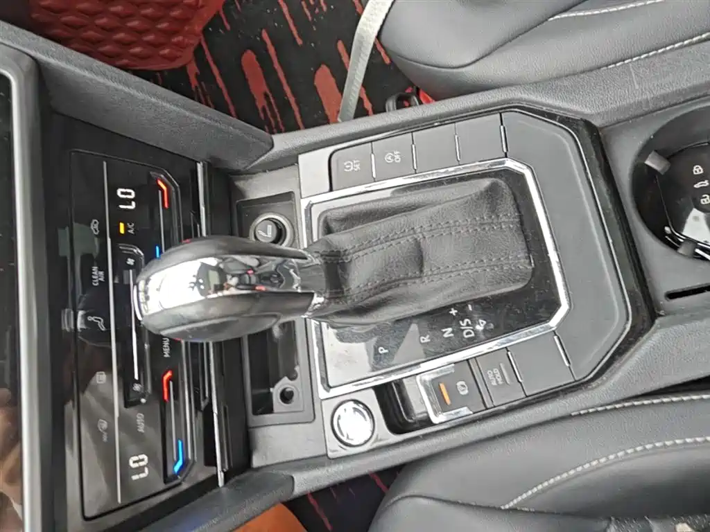 VOLKSWAGEN LINGDU
