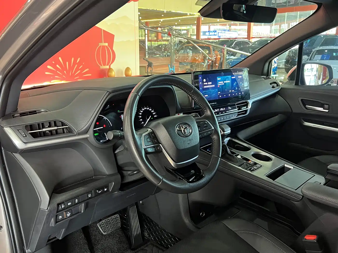 Toyota Sienna 2023 2.5L Hybrid Premium Edition фото 7
