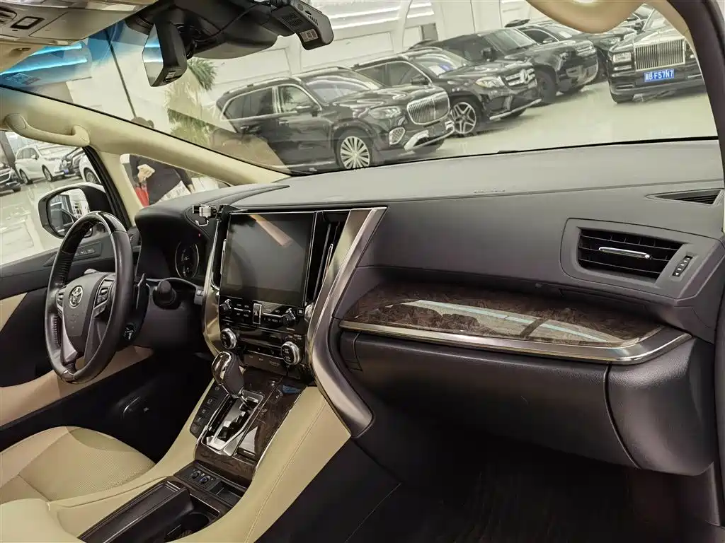Toyota Vellfire 2021 Crown Hybrid 2.5L HV Supreme Edition фото 18