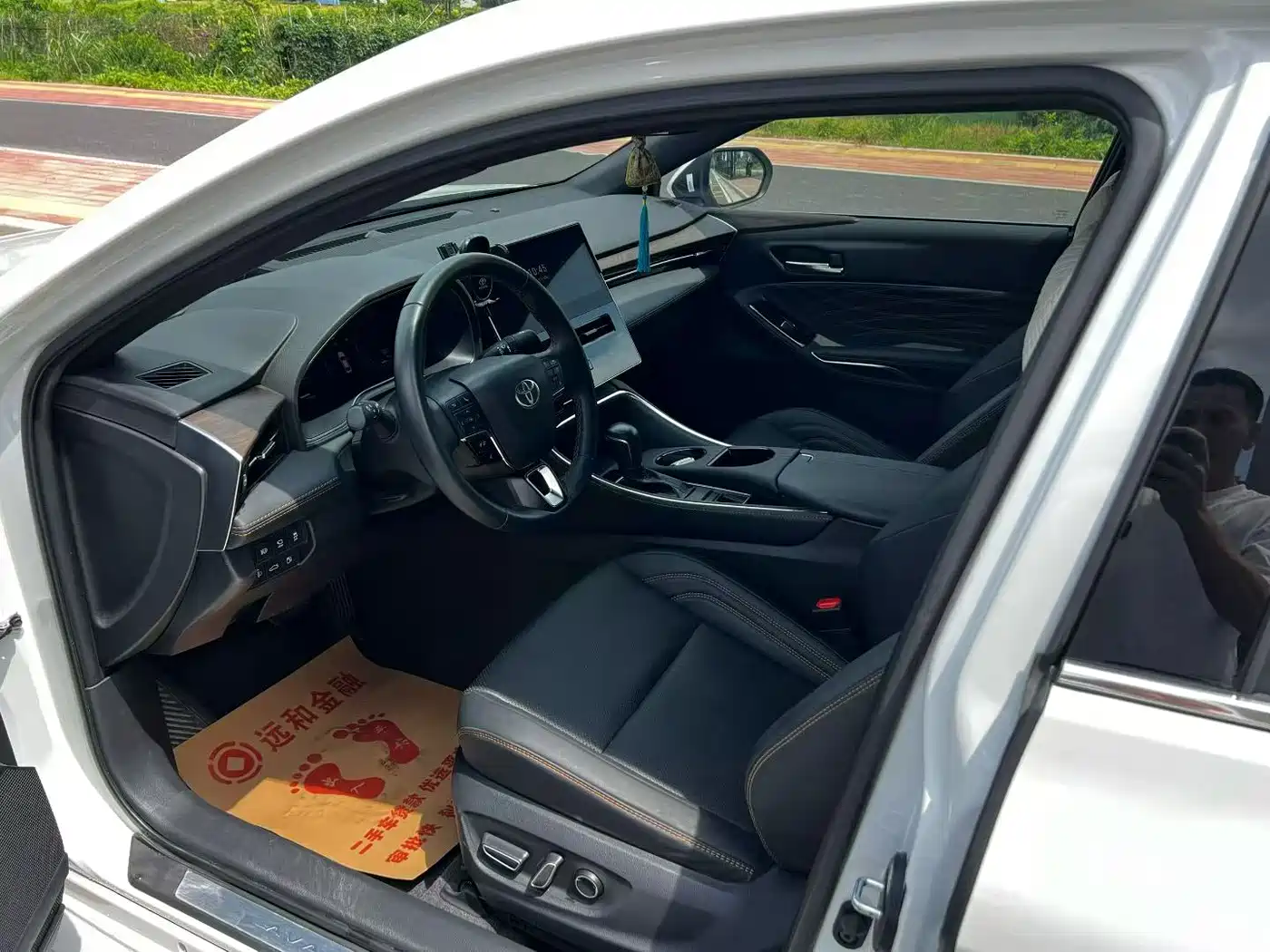 Toyota Avalon 2024 Model Hybrid 2.5L XLE Prestige Edition фото 8