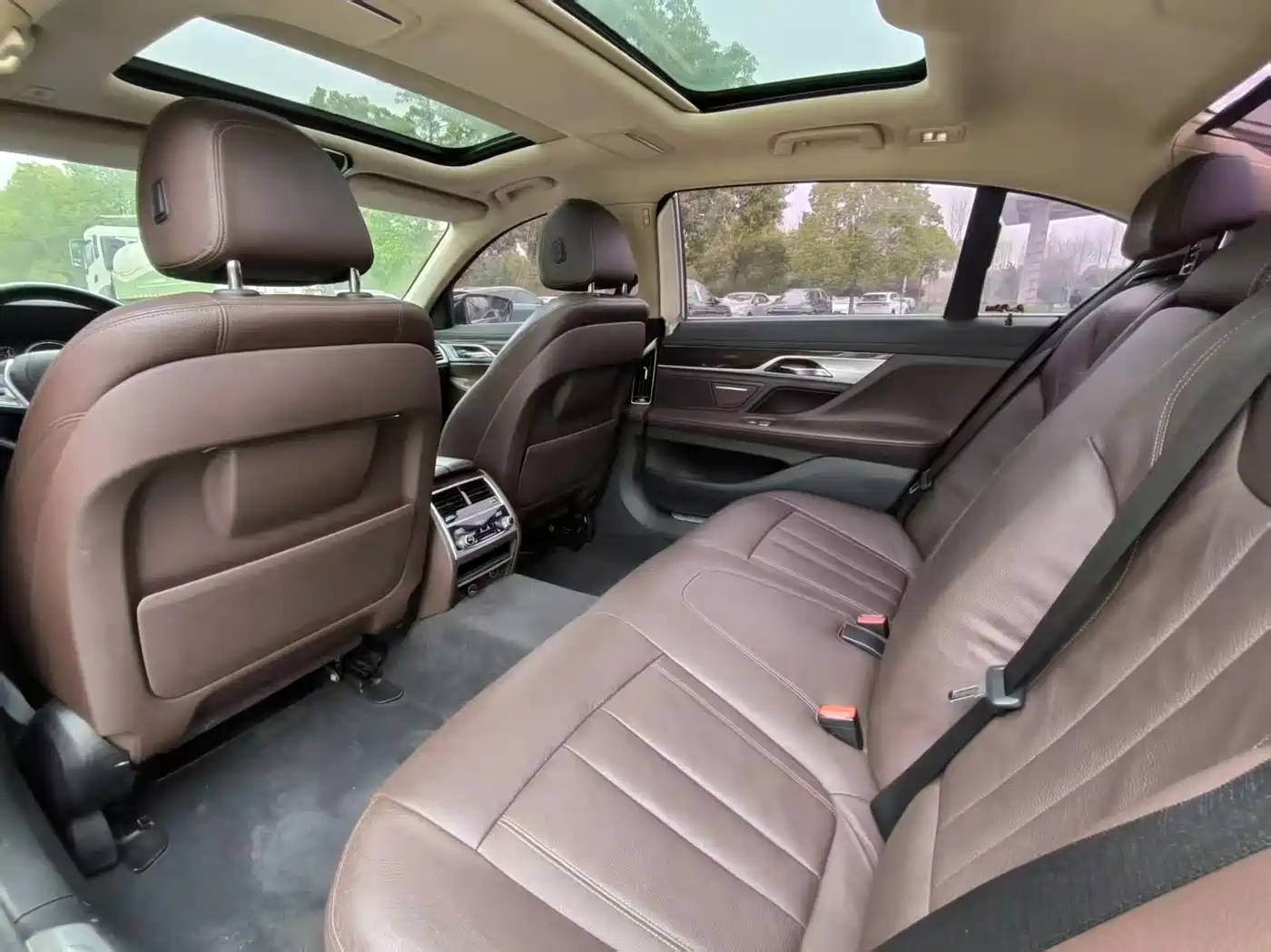 BMW 7 Series 2016 730Li Leading фото 11