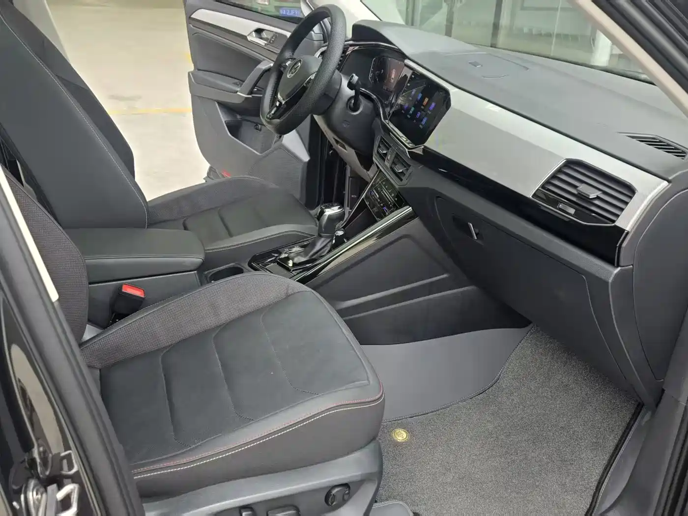 Volkswagen Tayron 2022 330TSI 2WD Luxury Smart Connect Edition фото 9