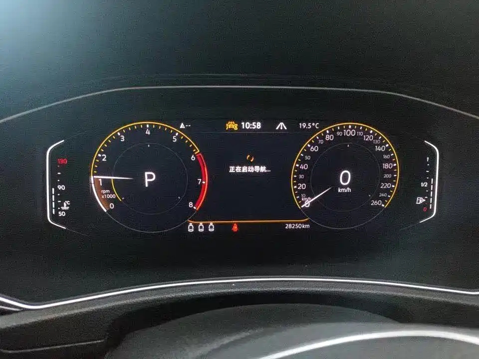 Volkswagen T-ROC 2022 280TSI DSG 2WD Comfort PLUS фото 8