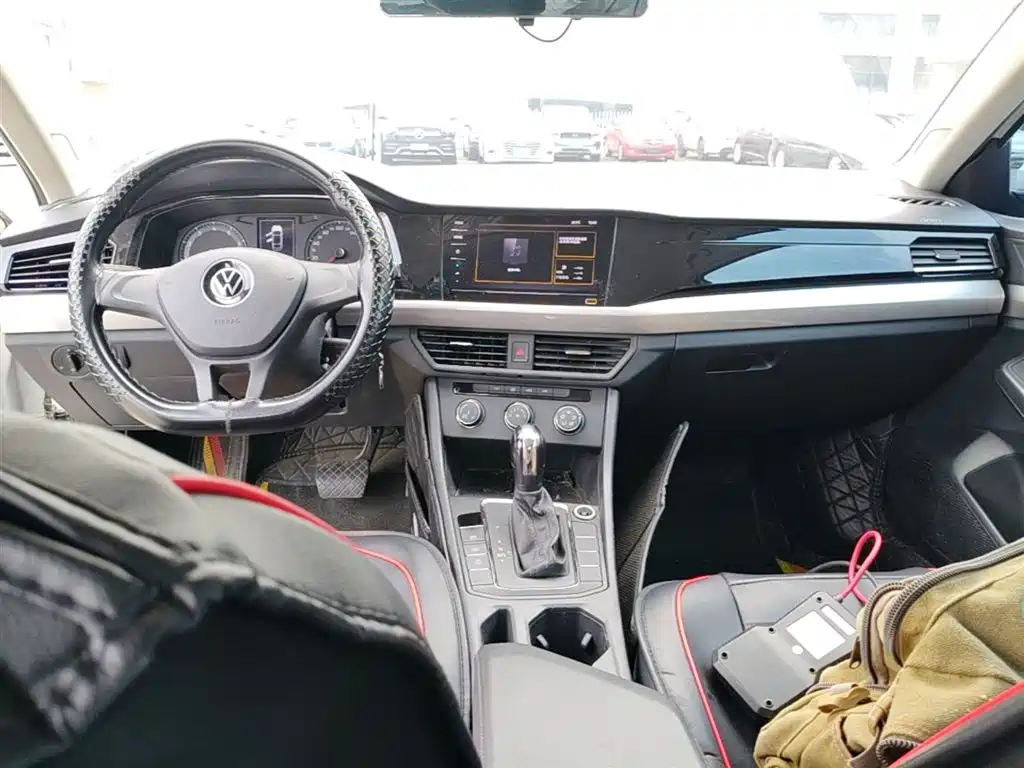 VOLKSWAGEN BORA