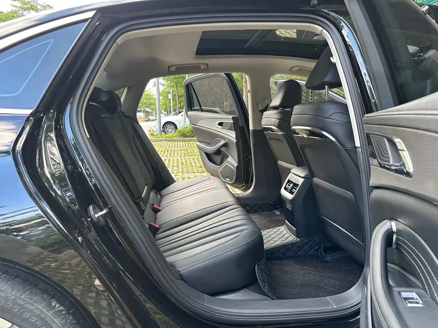 Hongqi H5 2024 1.5T DCT Smart Connect Flag Rhythm Edition фото 6