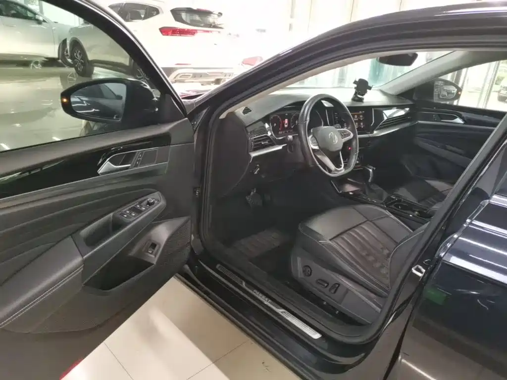 Фото 16 - Volkswagen Passat