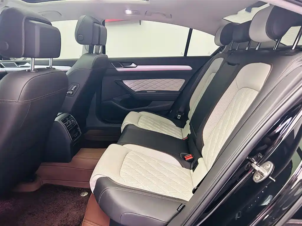 Volkswagen Magotan 2023 Model 2 Million Commemorative Edition 330TSI DSG Luxury фото 22