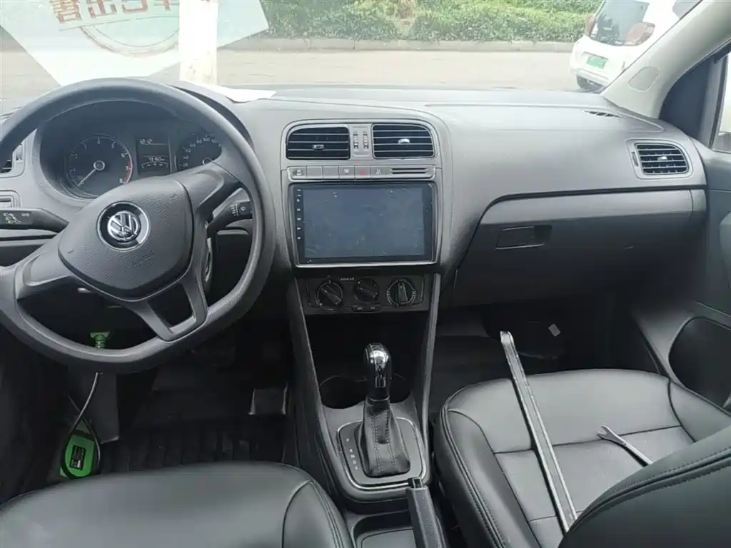 Volkswagen Polo 2018 1.5L Auto Safe Drive фото 13