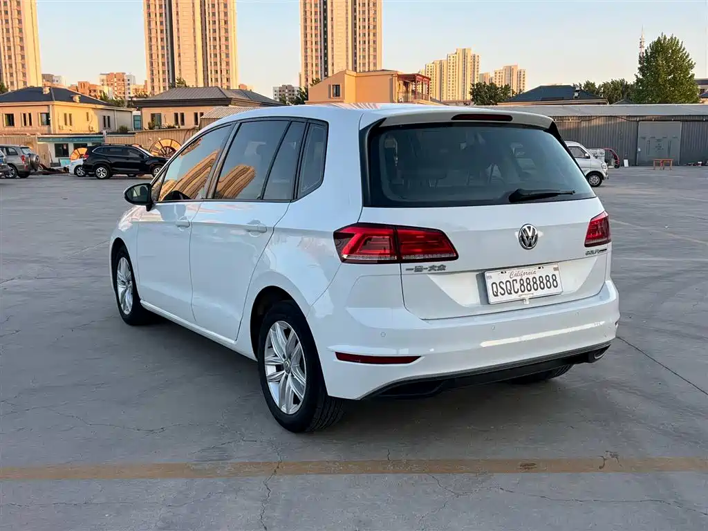 Volkswagen Golf Sportsvan 2019 1.6L Automatic Pure Edition China V фото 3