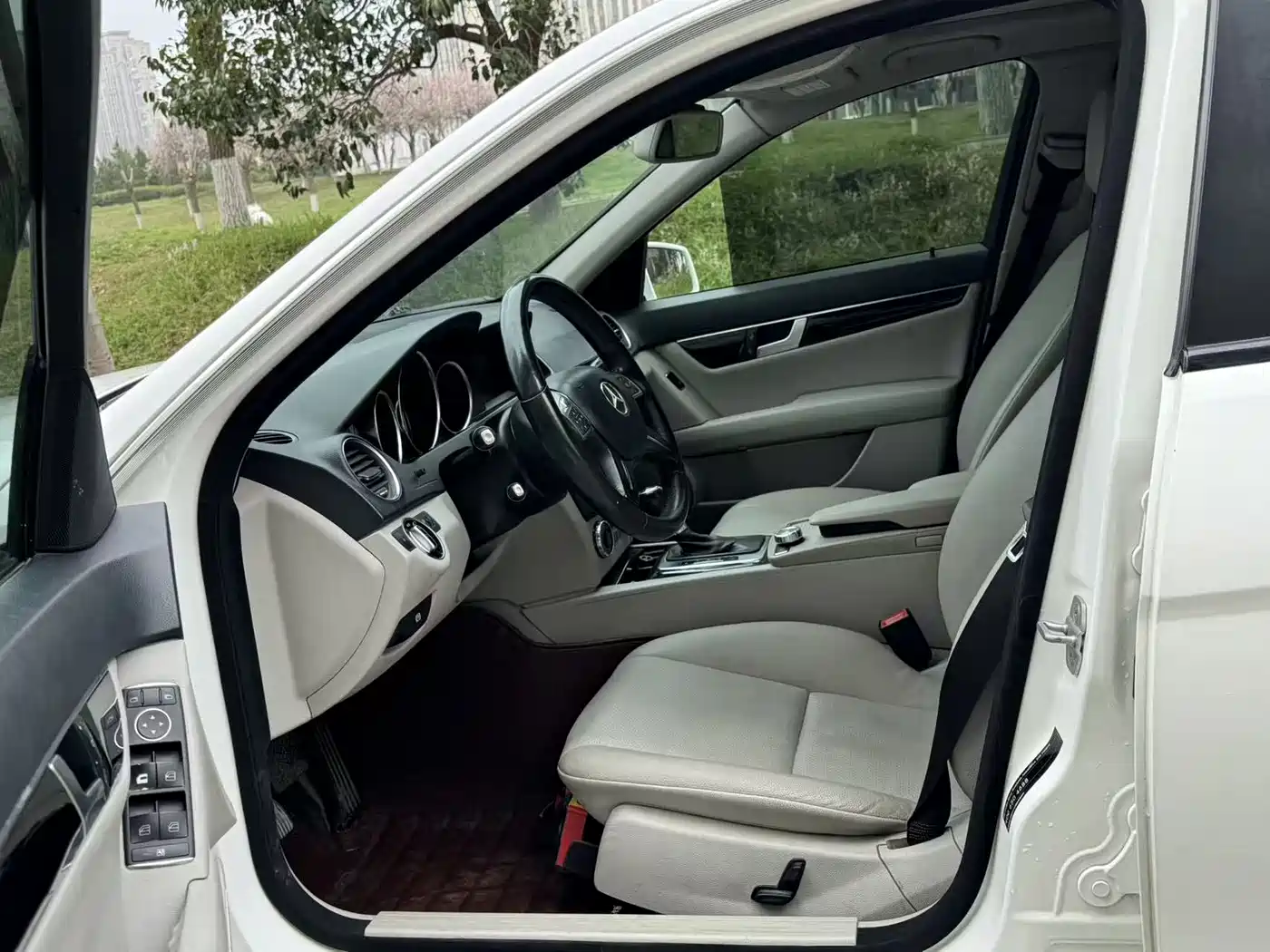 Mercedes-Benz C-Class 2013 C 180 Classic Grand Edition фото 9