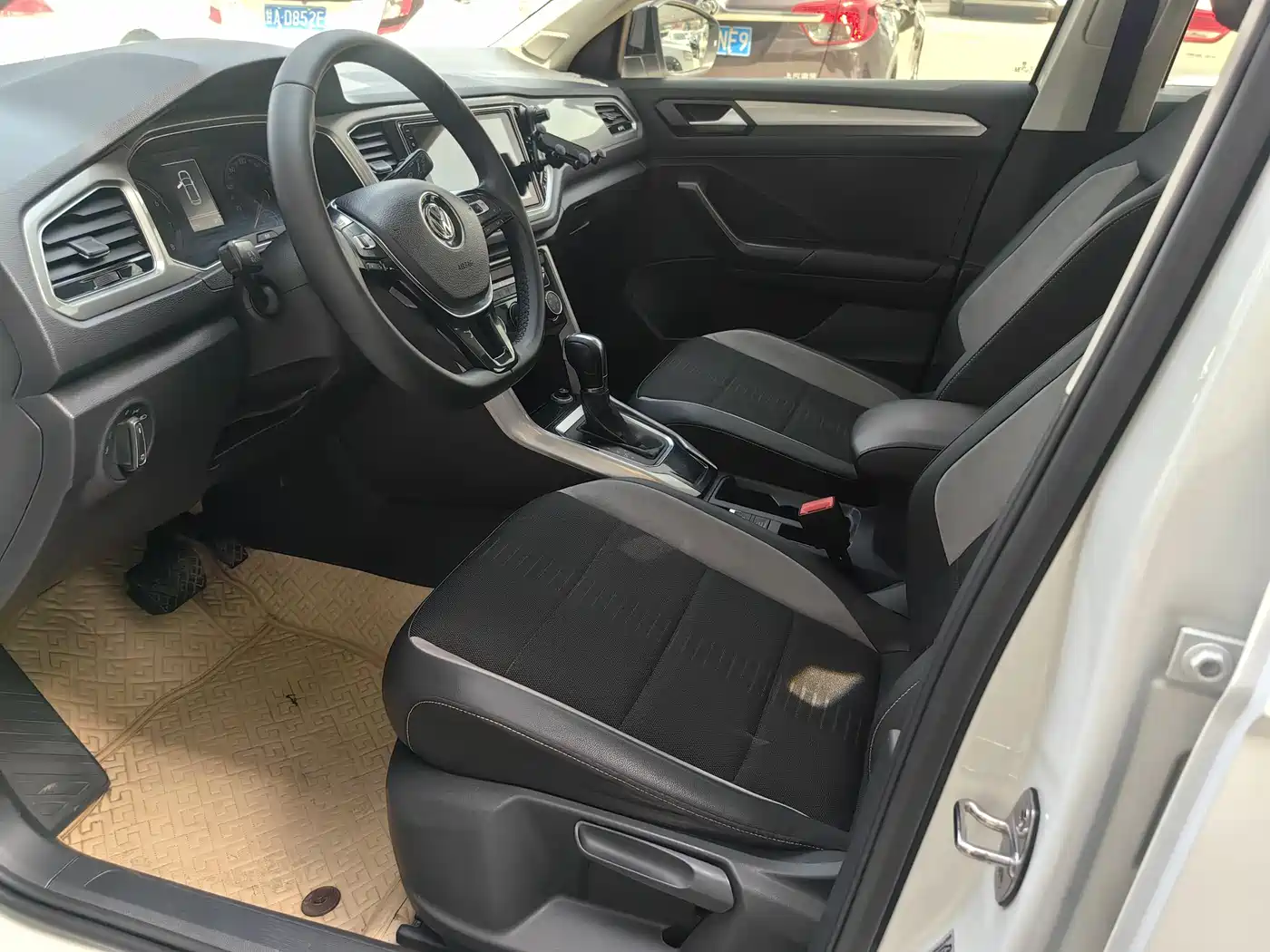 Volkswagen T-ROC 2018 280TSI DSG 2WD Progressive (China V) фото 4