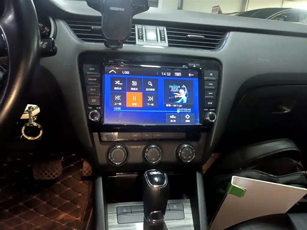 Škoda Octavia 2016 TSI280 DSG Smart Edition фото 12