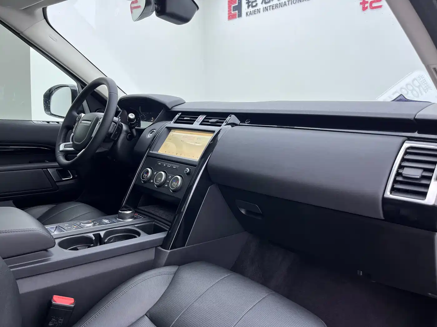 Land Rover Discovery 2020 3.0 SC V6 SE фото 11