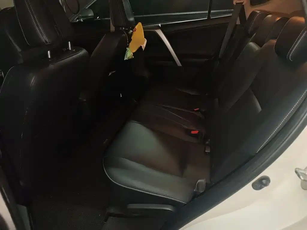 Photo 18 - Toyota RAV4 Rongfang