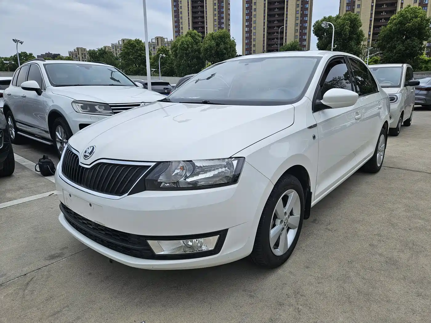 Škoda Rapid 2016 1.6L Manual Pioneer Edition