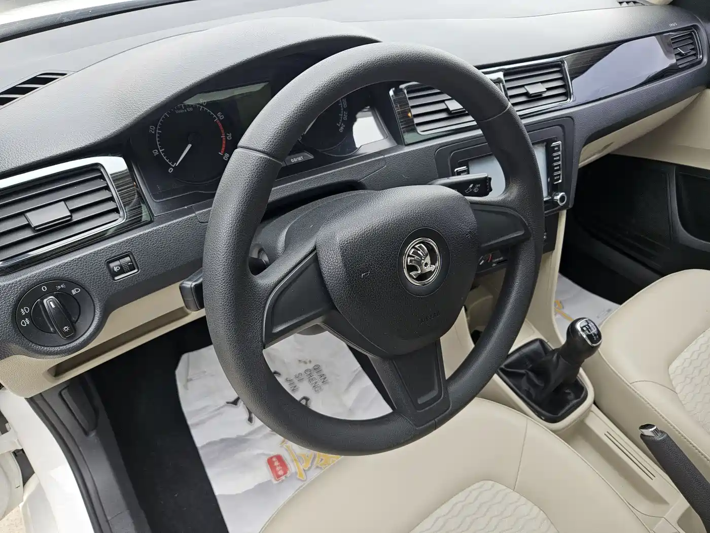 Škoda Rapid 2016 1.6L Manual Pioneer Edition фото 6