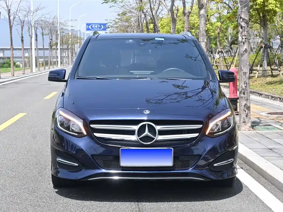 Mercedes-Benz B-Class 2018 B 200 Fashion фото 2