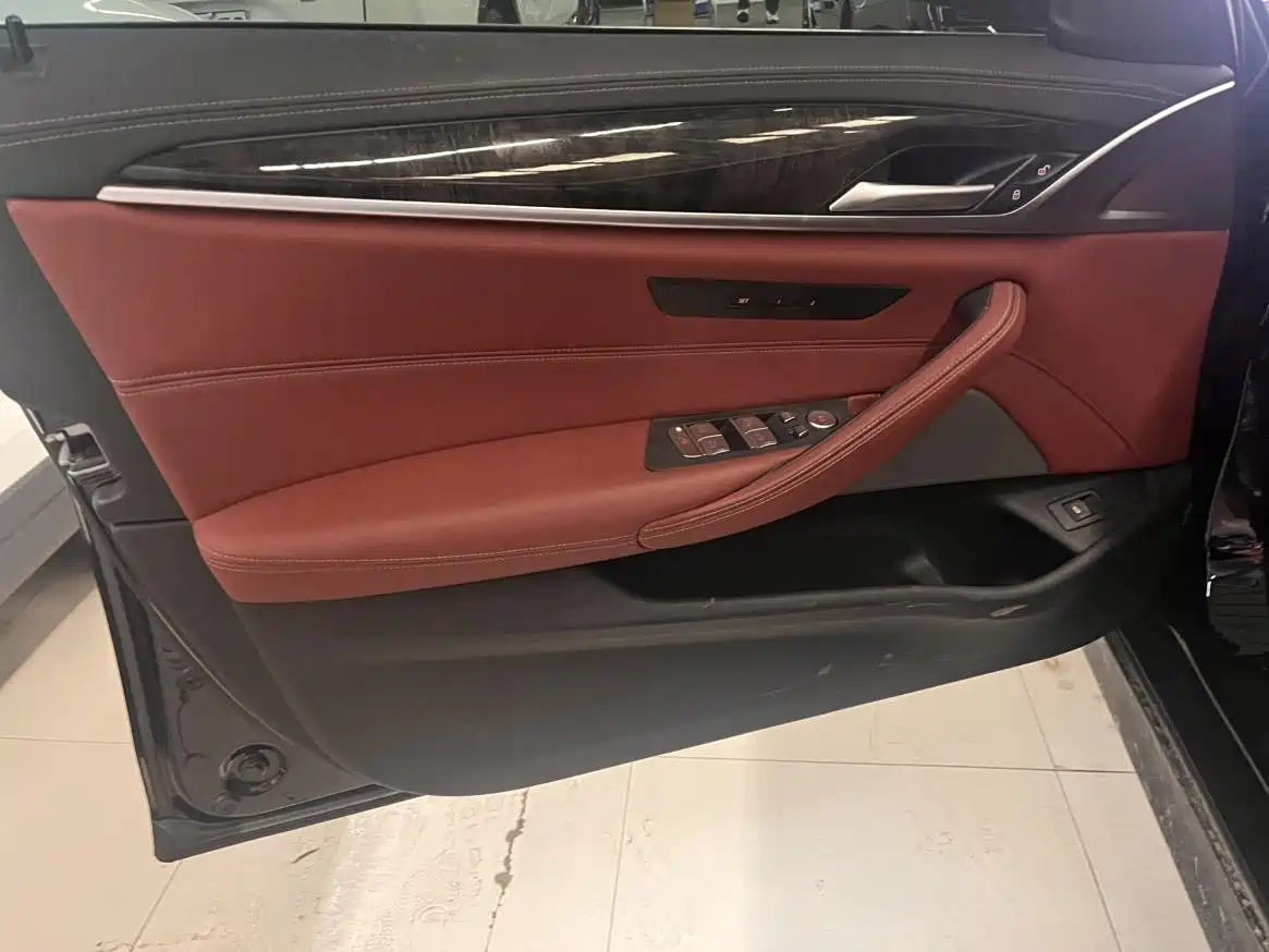 BMW 5 Series 2021 525Li M Sport Package фото 5