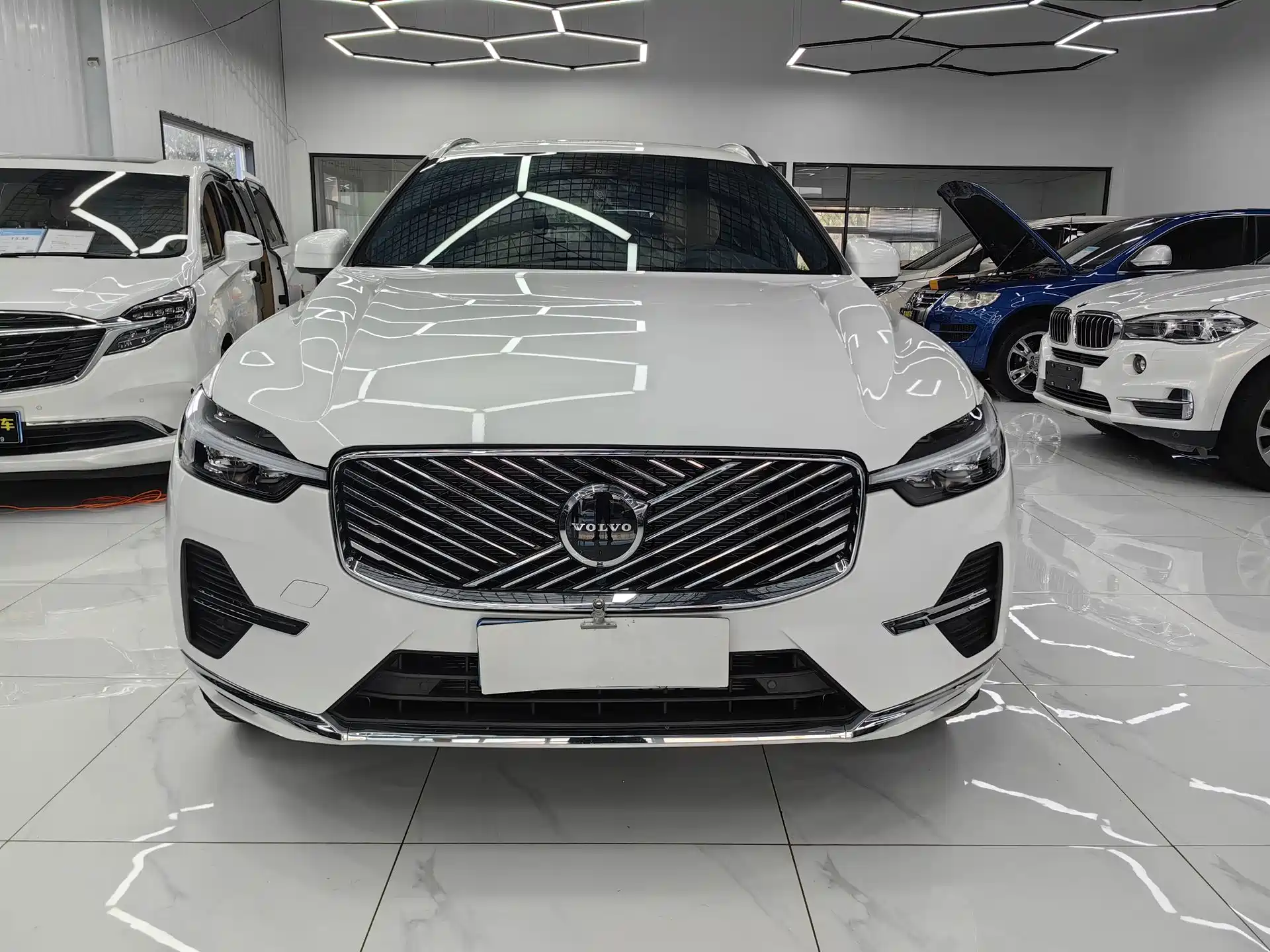 Photo 2 - Volvo XC60