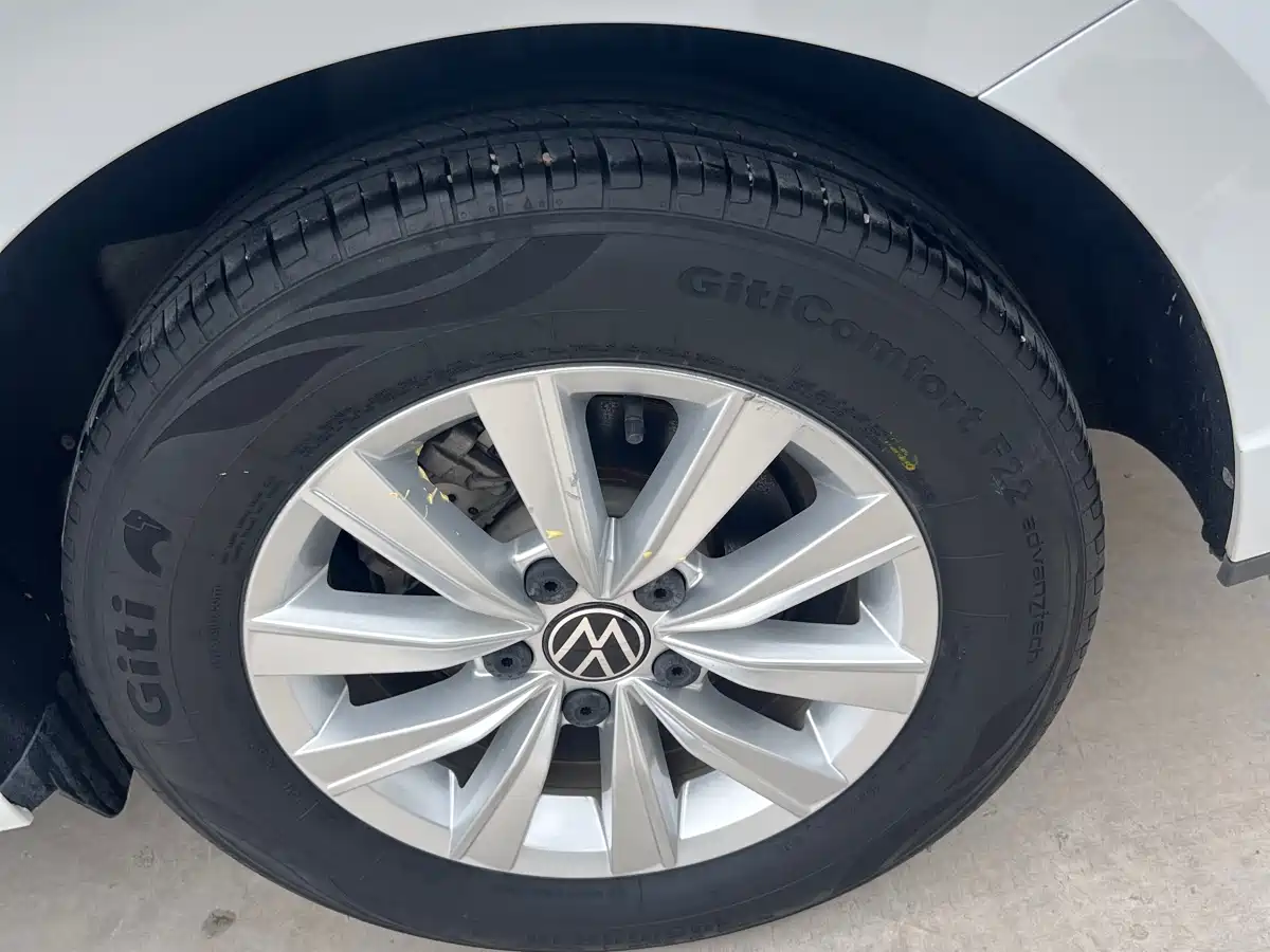 Volkswagen Lavida 2023 1.5L Auto Luxury Edition фото 11