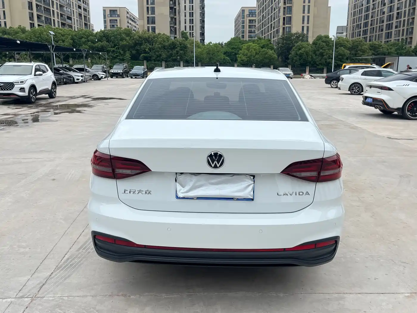 Volkswagen Lavida 2023 1.5L Auto Luxury Edition фото 4