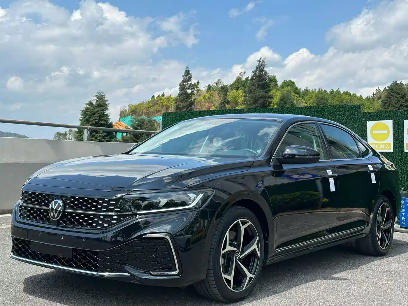 Volkswagen Passat 2024 380TSI Starlight Luxury Edition фото 3